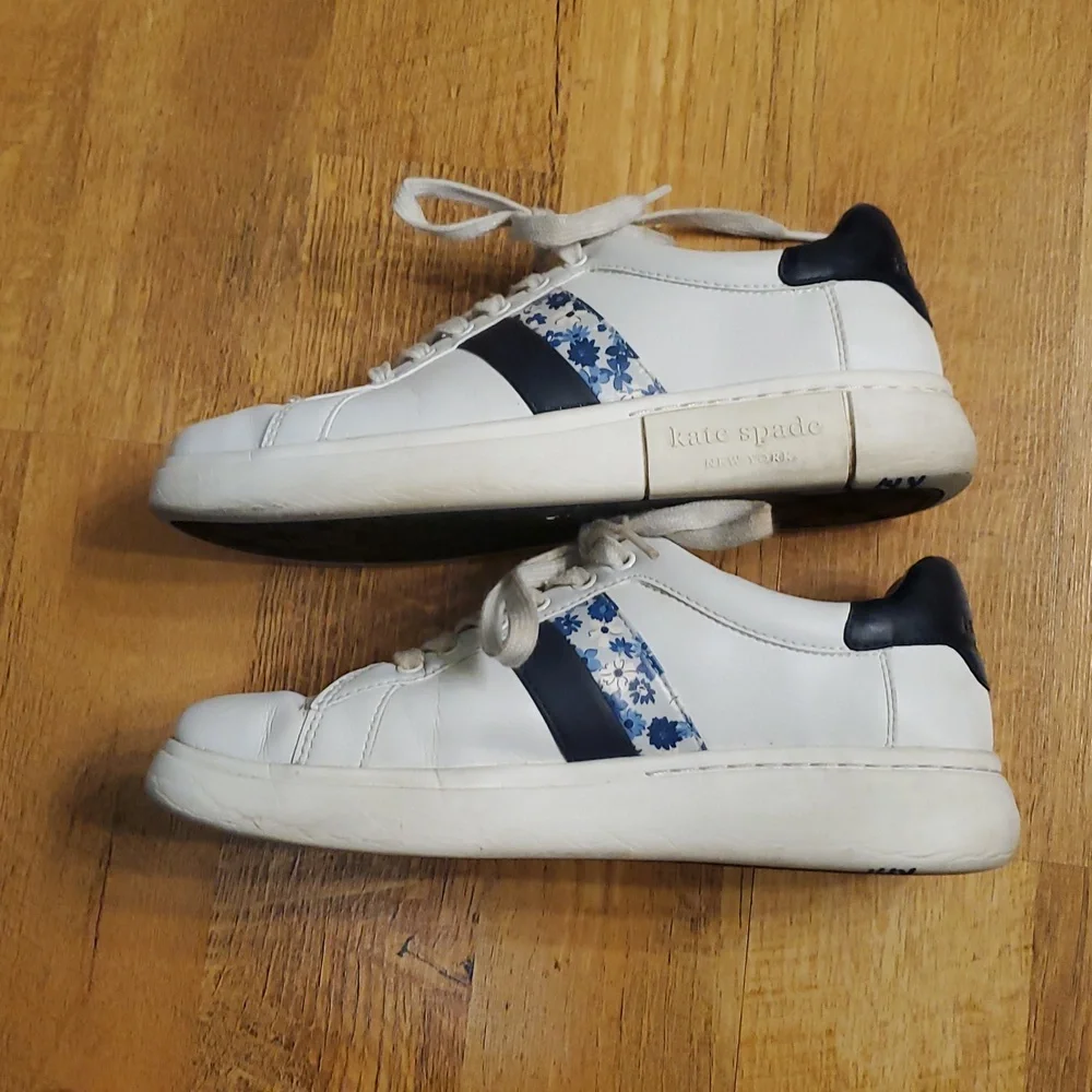 Kate Spade New York Keswick 2‎ White Leather Sneaker With Blue Floral Size 9B
